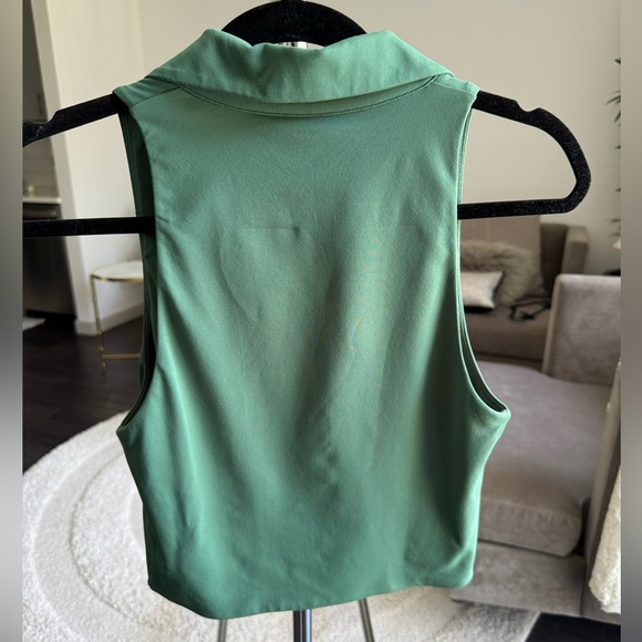 Aritzia Babaton Emerald Kelly Green V-neck Collared Tank Top Size Medium - Picture 3 of 8